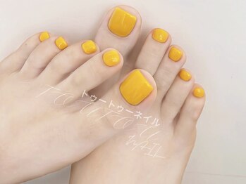 トゥートゥー(TOUTOU)/夏っぽい黄ネイル