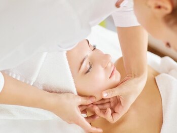 アジアンエステ チャーイファン幕張温泉湯楽の里の写真/大人気!最新痩身マシーン使用!【3D小顔フェイシャル90分10,800円】ハリ・弾力を与え輪郭をシャープに!