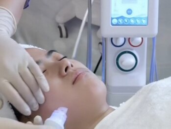 キプラ 香椎駅前店(KIPURA)の写真/"ハイドラ毛穴洗浄"で毛穴レスへ＊頑固な黒ずみや角栓もしっかり洗浄◎透明感あふれる陶器肌に♪