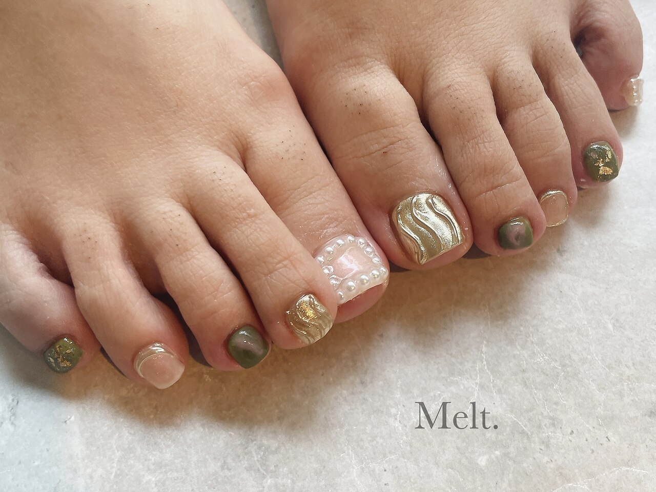 2026年冬トレンド】ミラー フットのネイルデザイン集｜人気順｜165
