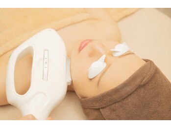 セーラマーレ(cera-mare Esthetic by CARDIA)の写真/うぶ毛も細かい箇所も残さない！専用小型アタッチメントで叶える、失敗しないピンポイント特殊脱毛
