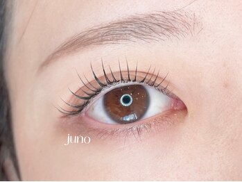 ジュノ(juno)の写真/自まつ毛と見間違うような自然な仕上がりに！やりすぎないぱっちりナチュラルなお目元へと導きます♪