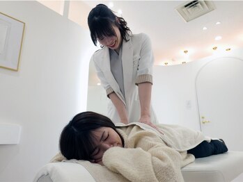 ヒラメント 浜松町(Hilament)の写真/【川島式猫背整体】施術後の姿勢に感動の猫背整体。骨膜から筋肉を緩め姿勢を劇的に改善し美しい姿勢へ。