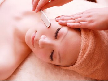 ソウ(BarBer THAW)の写真/月に一度のシェービングで素肌美人♪お肌のターンオーバーを促進！しっとりつや肌へ導きます♪眉も美しく★