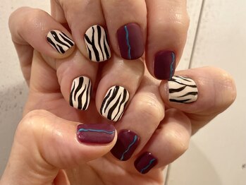 アイラッシュアンドネイル専門店 クラル(CURAR)/ゼブラネイル