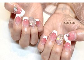 チーク×フレンチネイル