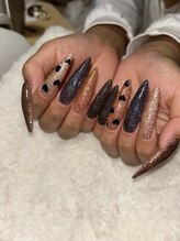 レイネ(Reine)/暖色カラーのフラッシュネイル