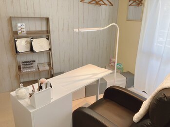 エム ネイル アンド アイ(M NAIL and EYE)/店内の雰囲気