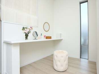 美顔デザインsuu.~若見えと歪み矯正専門の小顔サロン~/【店内の様子】メイクスペース