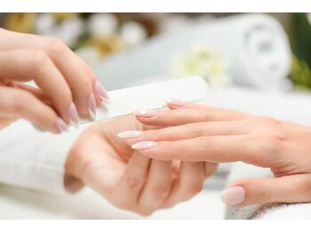 プティ ネイル(Petite nail)の写真/【指先から美しく】自爪を削らない極上ウォーターケア付♪お休み中の方や仕事柄ネイルNGの方にも◎