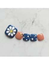 フレイムス アイラッシュ アンド ネイル(FRAMES)/ぷっくりお花のフットネイル