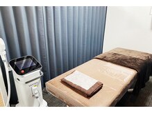 清潔感のある完全個室で落ち着いて施術