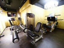 パーソナルジムと思えない多数のマシン♪