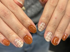 大人気のチェックネイル