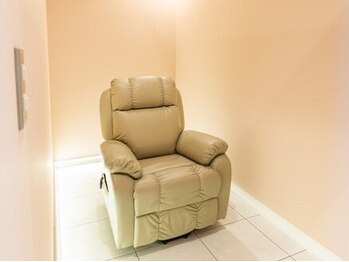 ロヴィ 泉中央店(Rovie)の写真/完全個室でゆったり施術！お客様のお好みに合わせたお目元のご提案も♪当日予約OKだから学校帰りも◎