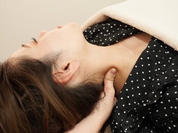 美容整体ウェリナ 名駅院の写真/小顔矯正×頭蓋骨矯正¥3980~で肩こりケア◎骨格/筋へ手技でアプローチ｜顔/首周り/背中をほぐし痛み改善へ