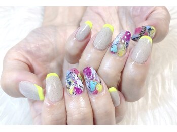 リーヴェ(Riebe)/ビビッドネイル