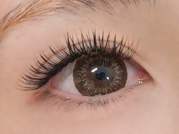 ロビンアイズ 小倉(ROBIN EYES)の写真/【高持続】上下でロック♪少ない本数でも叶う！自まつ毛を挟むことで持続力UP◎自まつ毛が少ない方にも★