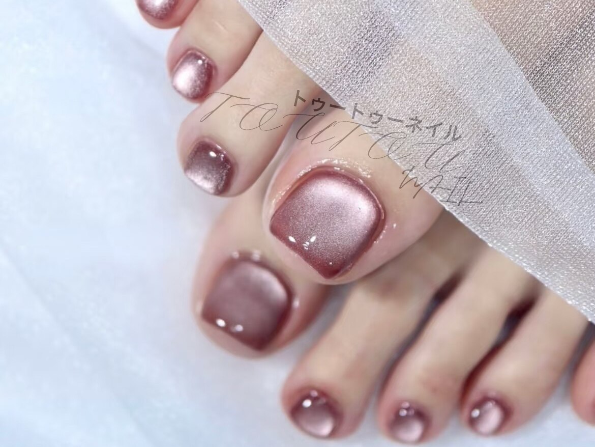 2025年-2026年冬トレンド】マグネット フットのネイルデザイン集｜人気