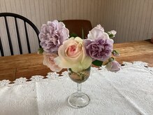 コカゲ(Kokage)の雰囲気(お気に入りの薔薇で彩ったサロン)