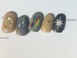 グレージュネイル