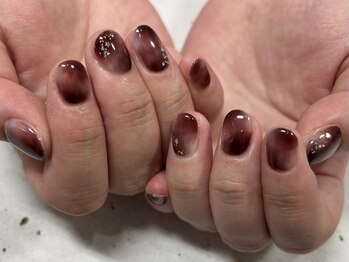 ルリアン 稲荷口/ダークカラーのニュアンスネイル