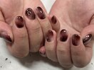 ダークカラーのニュアンスネイル