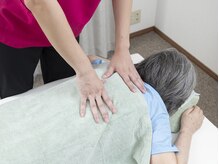 日頃の疲れが背中に溜まってます