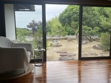 癒雲の雰囲気（縁側。春は桜、秋は金木犀が咲きます＊マッサージ後にゆるりと。）