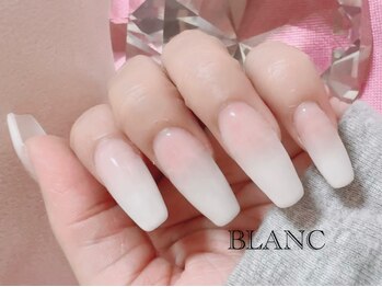 ブラン(BLANC)の写真/フルチップの長さ出しで理想の指先へ♪自爪が割れやすい方にもオススメ！強度がUPしてダメージから守ります