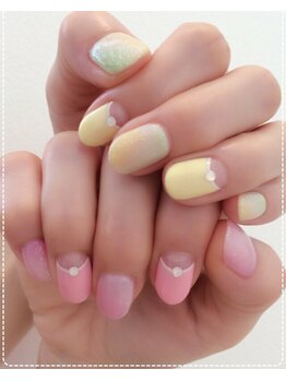 リュストゥール アンド フォンス(Lustr'e&fons)/逆フレンチネイル