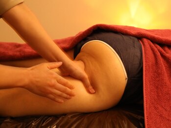 ロータス ビューティーアンドヘルス(LOTUS beauty and health)の写真/[烏丸/完全貸切/都度払]美脚ラインを意識したオールハンド痩身でむくみもスッキリ☆全身ケア120分¥10000♪