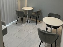 ストレッチ専門店 Chill Strech 【チルストレッチ】の雰囲気（「エントランス」ご予約時間までお待ちいただけるスペース。）