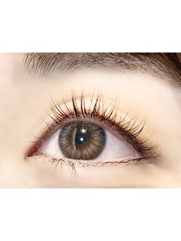 ナチュラル上品な目元にしたい