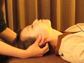 癒し処 ほっこり 舟入店の写真/ほっこりするリラクゼーションサロンのヘッドマッサージで、頭の芯をじっくりほぐしてゆったりリラックス♪