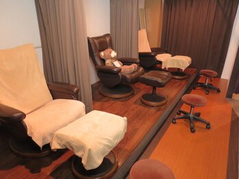 エル テ アテ 人形町店/ソファ席でリクライニング