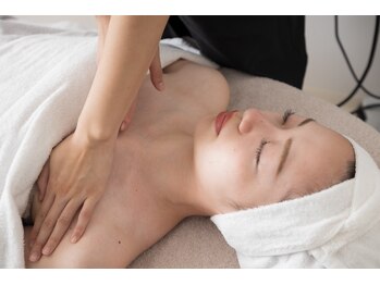 ポーラ 西宮北口店(POLA)/デコルテケア