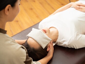 リラク コクーンシティ店(Re.Ra.Ku)の写真/乾燥や長時間PCなどのお疲れに!オリジナルのホットピローをお顔に当てながらゆったりと目と頭をリラックス!