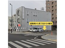 ナチュラル(natural)の雰囲気(駐車場は店舗前、押しボタン信号交差点の月極専用駐車場。)