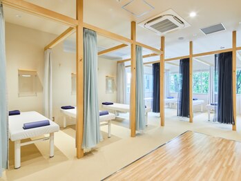 リコア接骨院 ハリファ鍼灸院 大阪ベイタワー(ReCORE接骨院 HariFa鍼灸院)/店内