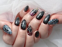 黒キラキラ花火ネイル