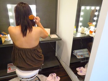 カリスティ(CHARIS.T)/ドレッサー風景