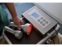 千手堂整骨院の雰囲気（近赤外線機器トレルです。美容にも効果があります！）
