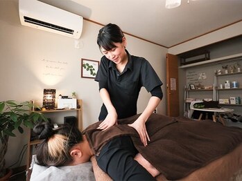 絢香の写真/「腸もみ」と「もみほぐし整体」で、疲労の根っこからリセット。疲れの原因は“腸の滞り”にある。