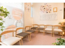 愛カイロプラクティック院(YOU)の雰囲気（スタッフの自己紹介やお客様の喜びの声も掲示しております！）