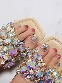 スターダストネイルビューティー 天神西通り本店(Beauty)の写真/【足元までかわいくオシャレに♪】服やトレンドに合ったデザインを提案します♪パーツ持ち込み可◎