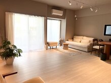 エンボディメントラボラトリー エイトレターズ(Embodiment Lab. 8 LETTERS)/明るく広やかな空間が広がります