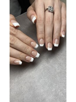 Mネイルアンドカフェ シェレステ/白フレンチ