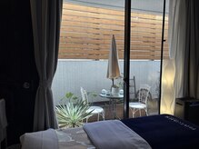 アルグブルー(ALGUE-BLUE)の雰囲気(南仏ガーデン◇光が差し込むテラスの隣で贅沢リトリートエステ♪)