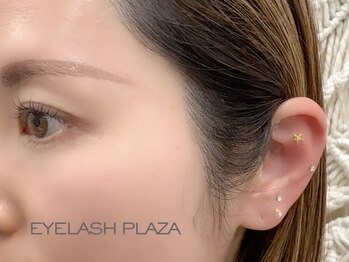 アイラッシュプラザ 横浜西口(EYELASH PLAZA by Sunmego)の写真/【話題の耳つぼジュエリー導入】健康を可愛く叶える*☆..*さらに目元は韓国アイドル風に仕上げて印象抜群♪